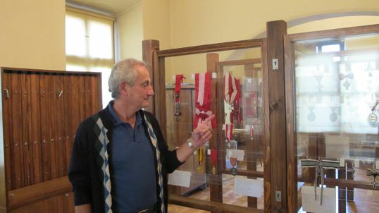 Boris Prister u muzejskom postavu za Personalni arhiv zaslužnih muzealaca, 2.10.2012. g., snimila Iva Validžija