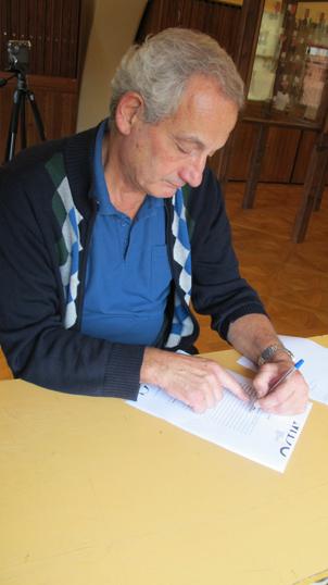 Boris Prister pri ispunjavanju upitnika za Personalni arhiv zaslužnih muzealaca, 2.10.2012. g., snimila Iva Validžija
