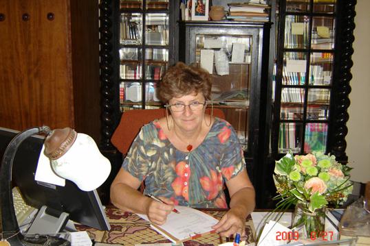 Branka Stergar  u svome uredu za vrijeme razgovora za Personalni arhiv MDC-a; snimljeno 27. kolovoza 2009., snimila Iva Validžija