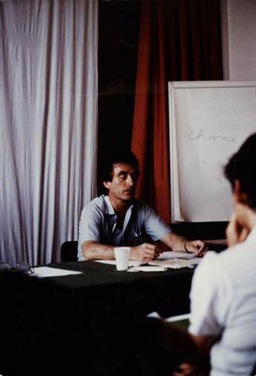 Josip Balabanić izlaže referat na simpoziju u Dubrovniku, u organizaciji Matice hrvatske; snimljeno ljeta 2000.