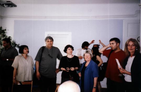 Goran Trbuljak i Jadranka Vinterhalter na izložbi, Salon Muzeja savremen umetnosti, Beograd, 1983.g.