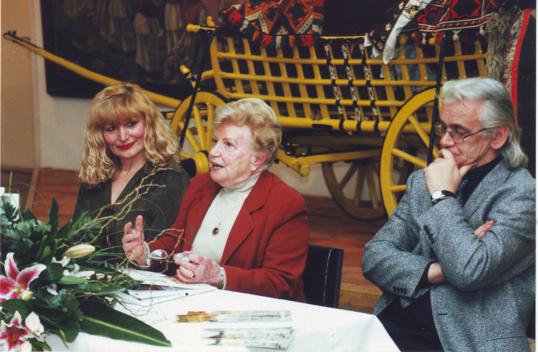 Mr.sc. Ljubica Gligorević i dr.sc. Jelka Radauš Ribarić, otvorenje stalnog postava, 7.11.2001.