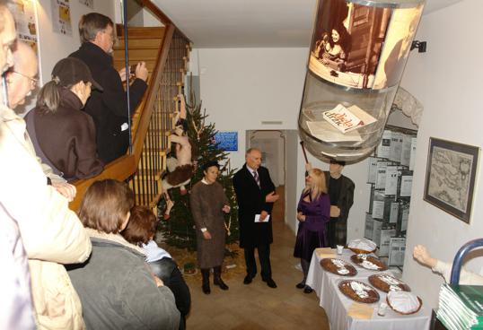 Sa svečanosti otvorenja autorske etnološke izložbe Vinkovci Dubrovniku-Božićni dar u Muzeju Marina Držića u Dubrovniku, 2010.