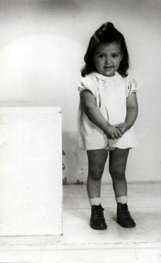 Marina Baričević u dobi od tri godine, snimljeno 1944. (?)