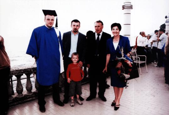 Obitelj Ivetić nakon dodjele diplome mlađem sinu