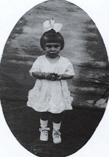 Iz obiteljskog albuma; Ružica Drechsler (Bižić) u dobi od tri godine, snimljeno 1924. ili 1925.
