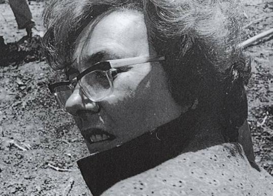 Ružica Drechsler-Bižić na arheološkom lokalitetu u Prozoru, u Lici; snimljeno 1971.