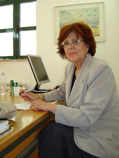 Snježana Tonković popunjava upitnik za Personalni arhiv MDC-a, snimljeno 14. lipnja 2006., snimila Jozefina Dautbegović