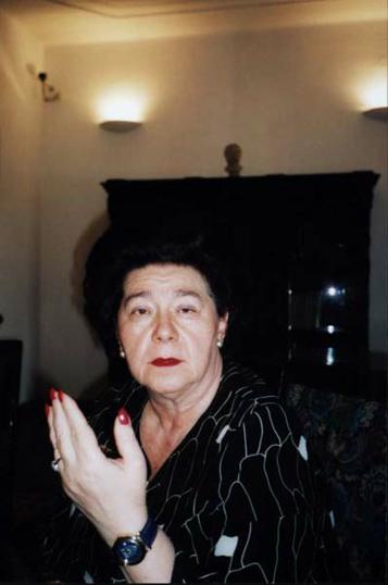 Vesna Girardi-Jurkić u Arheološkome muzeju u Zagrebu razgovara za Personalni arhiv MDC-a; snimljeno 11. travnja 2003., snimila Jozefina Dautbegović