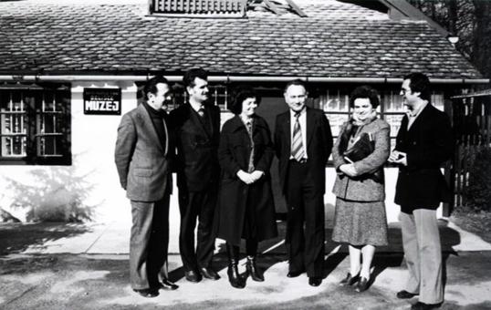 upravni odbor na otvorenju proširenog postava muzeja Belišće (Franjo Mužević, Križan Rudolf, Zdenka Frajtag, Dragutin Gibičar, Marija Lalić, Stjepan Kamaromi)