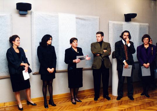 Otvorenje izložbe skulptura Dalibora Stošića. Lijevo-Ariana Kralj, Jasminka Poklečki Stošić; Mirjana Dučakijević: desno Ljerka Šimunić, Ivan Čehok i Dalibor Stošić